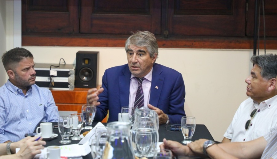 El encuentro fue encabezado por el ministro de Gobierno e Innovación Pública, Fabián Bastia y el secretario general de la Gobernación, Juan Cruz Cándido.