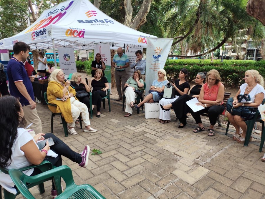 ACTIVIDADES. La funcionaria Analía Chumpitaz, del Ministerio de Salud, hizo hincapié en la importancia de la prevención y la detección a tiempo.