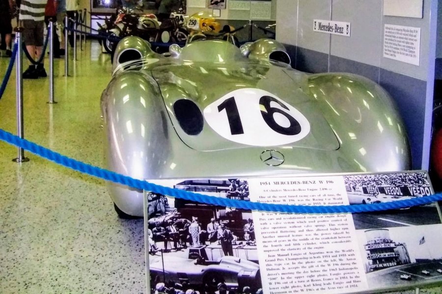 El Mercedes Benz W196 R cuando se exhib&iacute;a en el Museo del Indianapolis Motor Speedway.
