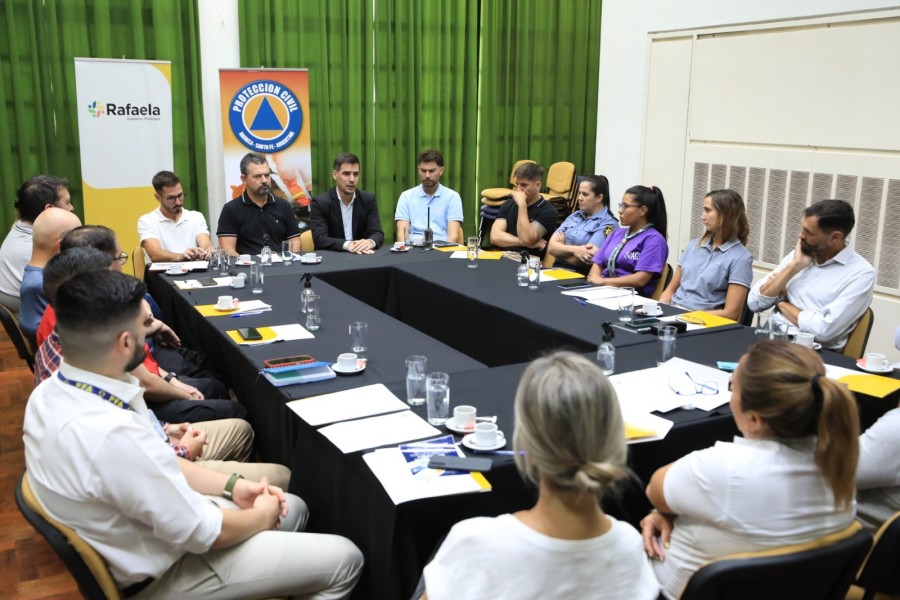 El encuentro fue en el Sal&oacute;n Verde del edificio municipal.