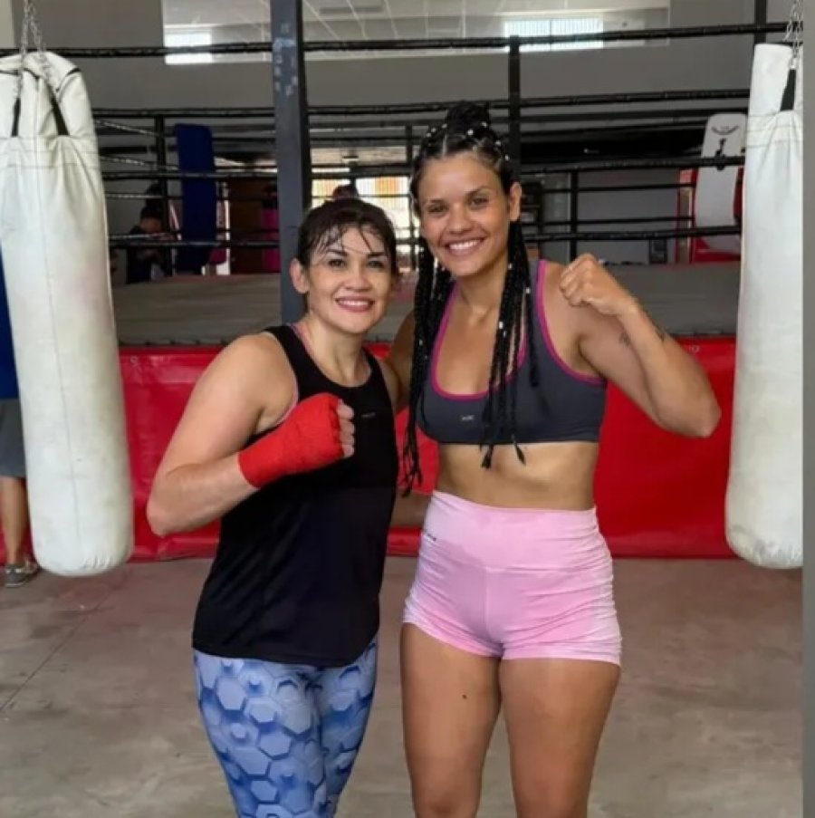 ILUSTRE VISITA. "La Tigresa" junto a Yoana Rodriguez.