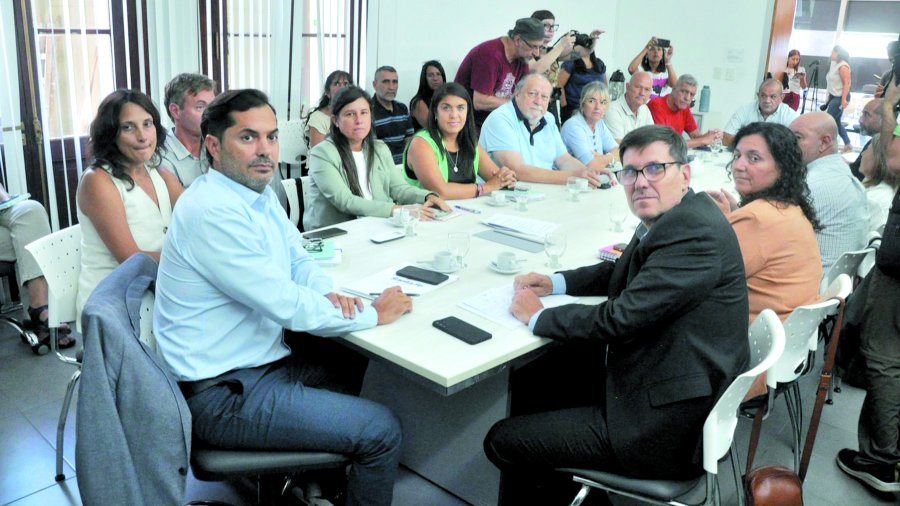 ARRANCO LA PARITARIA. Los gremios esperan una propuesta del gobierno santafesino para la segunda reunión que se realizará el lunes 17, a una semana del inicio de las clases.