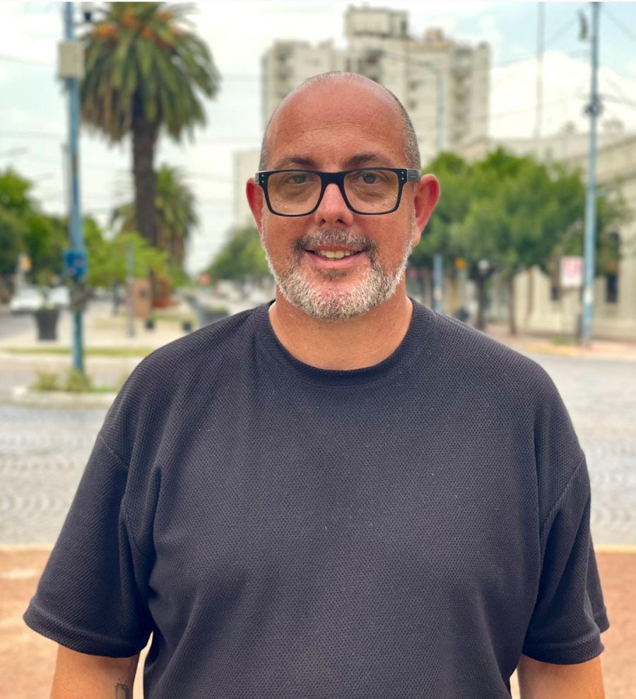 Alejandro Ambort ir&aacute; por una banca en el Concejo. (FOTO PS)