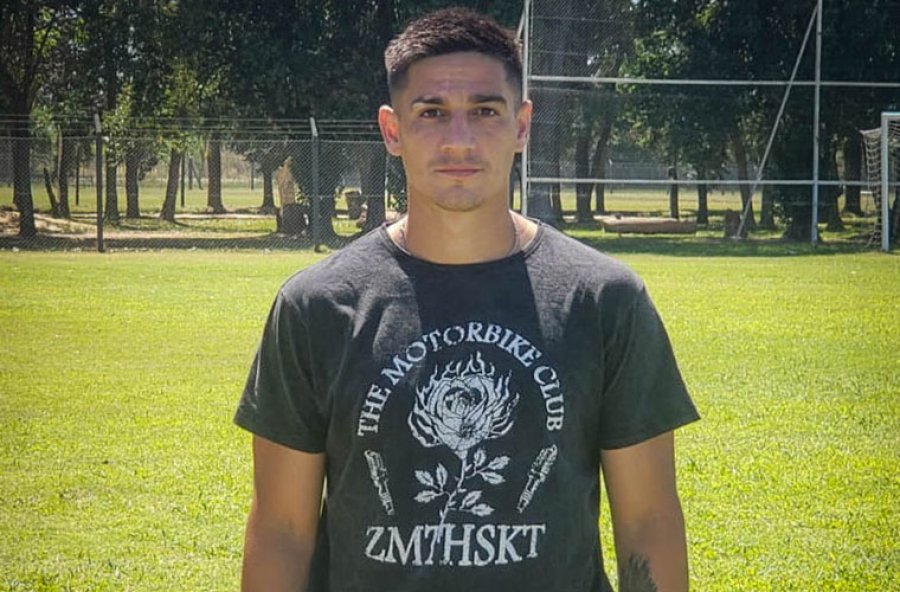 VUELTA A CASA. El volante Maxi Aguilar.