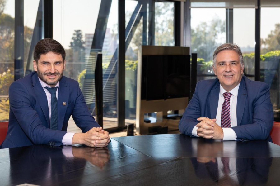 MANDATARIOS. El santafesino Maximiliano Pullaro y el cordob&eacute;s Mart&iacute;n Llaryora.