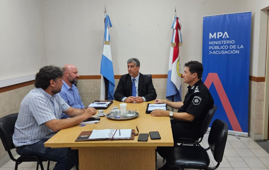 La reunión se llevó a cabo en el Salón de Usos Múltiples de la Fiscalía Regional 5 ayer en horas de la mañana.