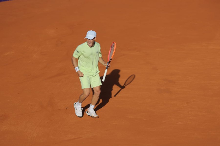 UNA FUNCION MAS. El "Peque" venció a Jarry.