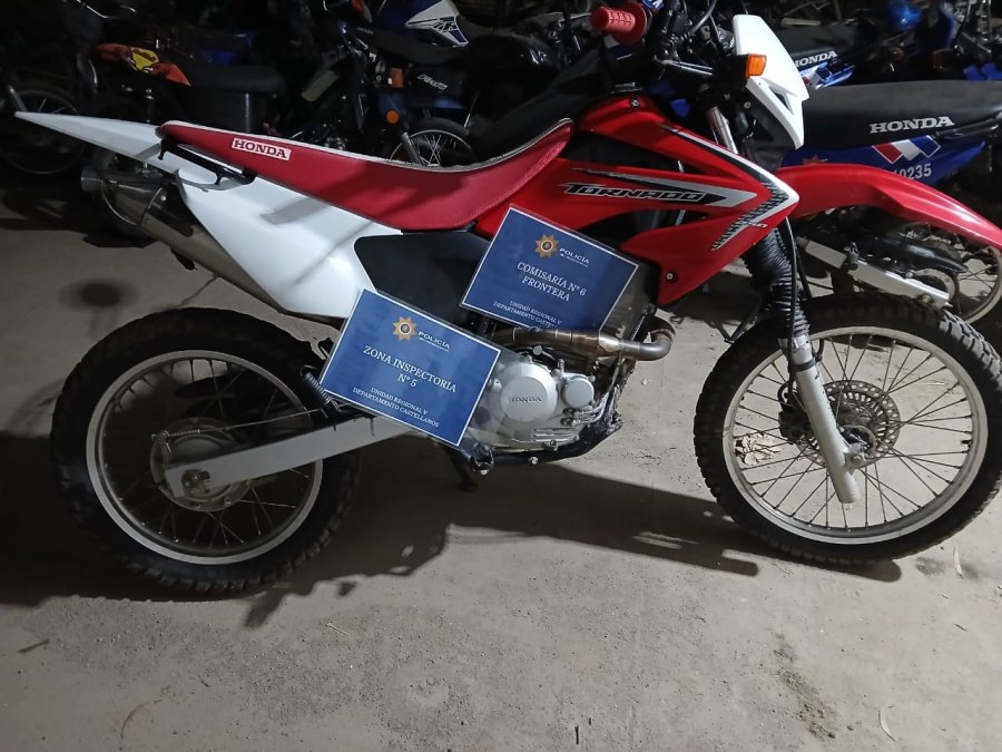 MOTO RECUPERADA EN FRONTERA. La Honda Tornado había sido robada en la localidad de San Carlos Centro.