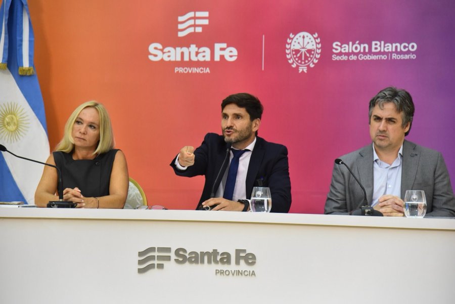 Vranicich, Pullaro y Cococcioni durante la presentaci&oacute;n del programa de recompensas.