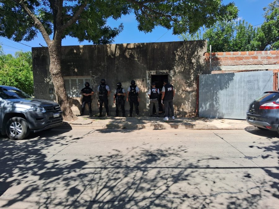 El allanamiento por narcomenudeo realizado en una vivienda de calle N. Álvarez a metros de Av. E. Salva.