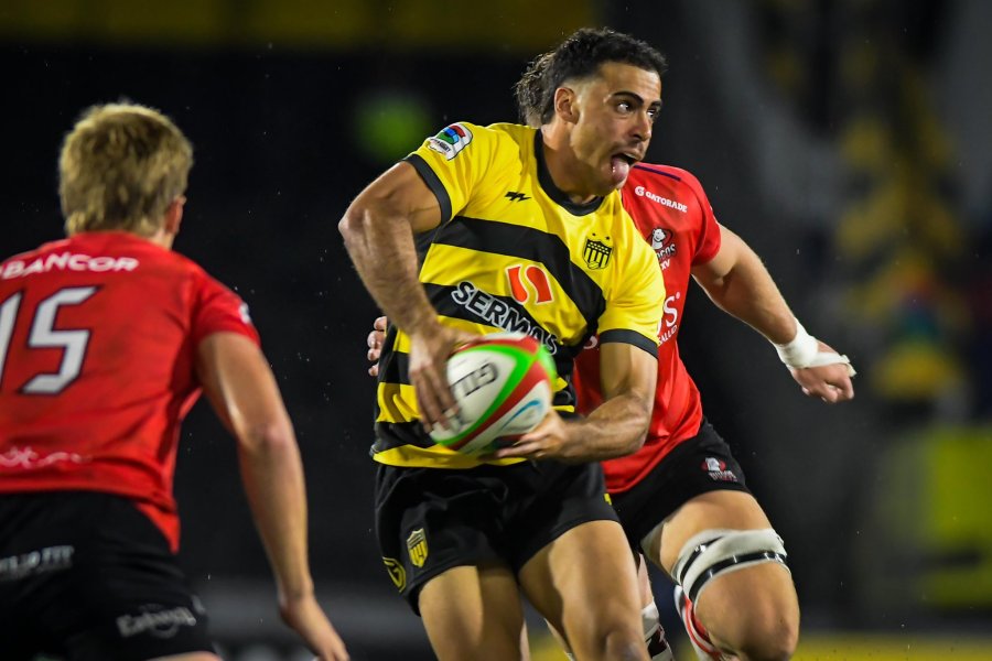 PEÑAROL LE GANÓ A DOGOS EN MONTEVIDEO