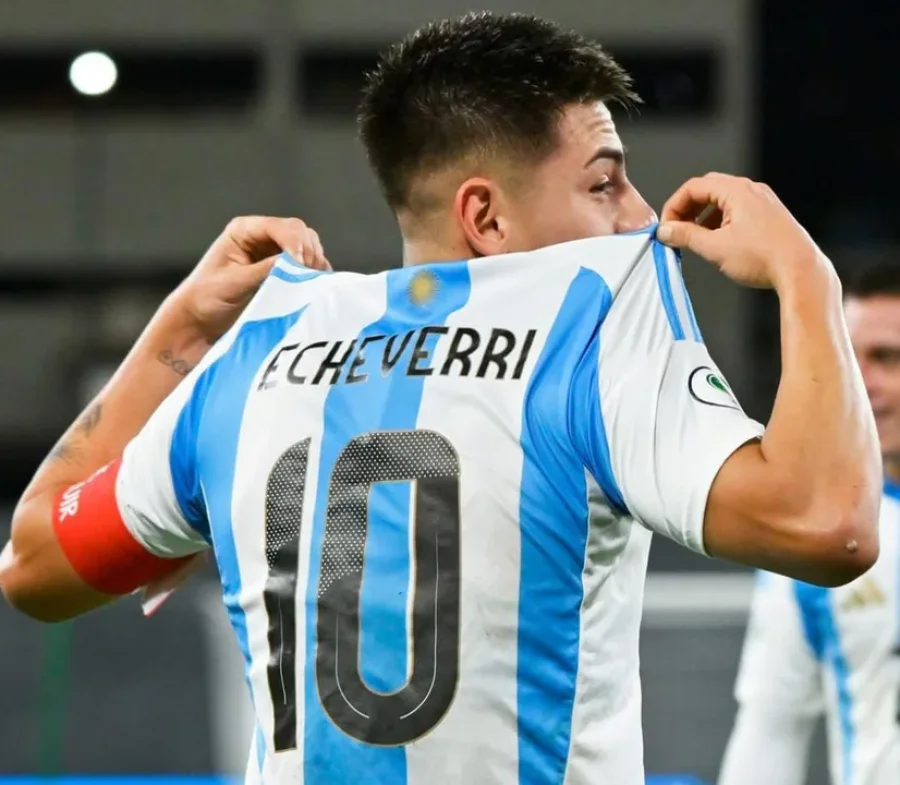 Claudio Echeverri, una de las figuras del Sub-20 Argentino.