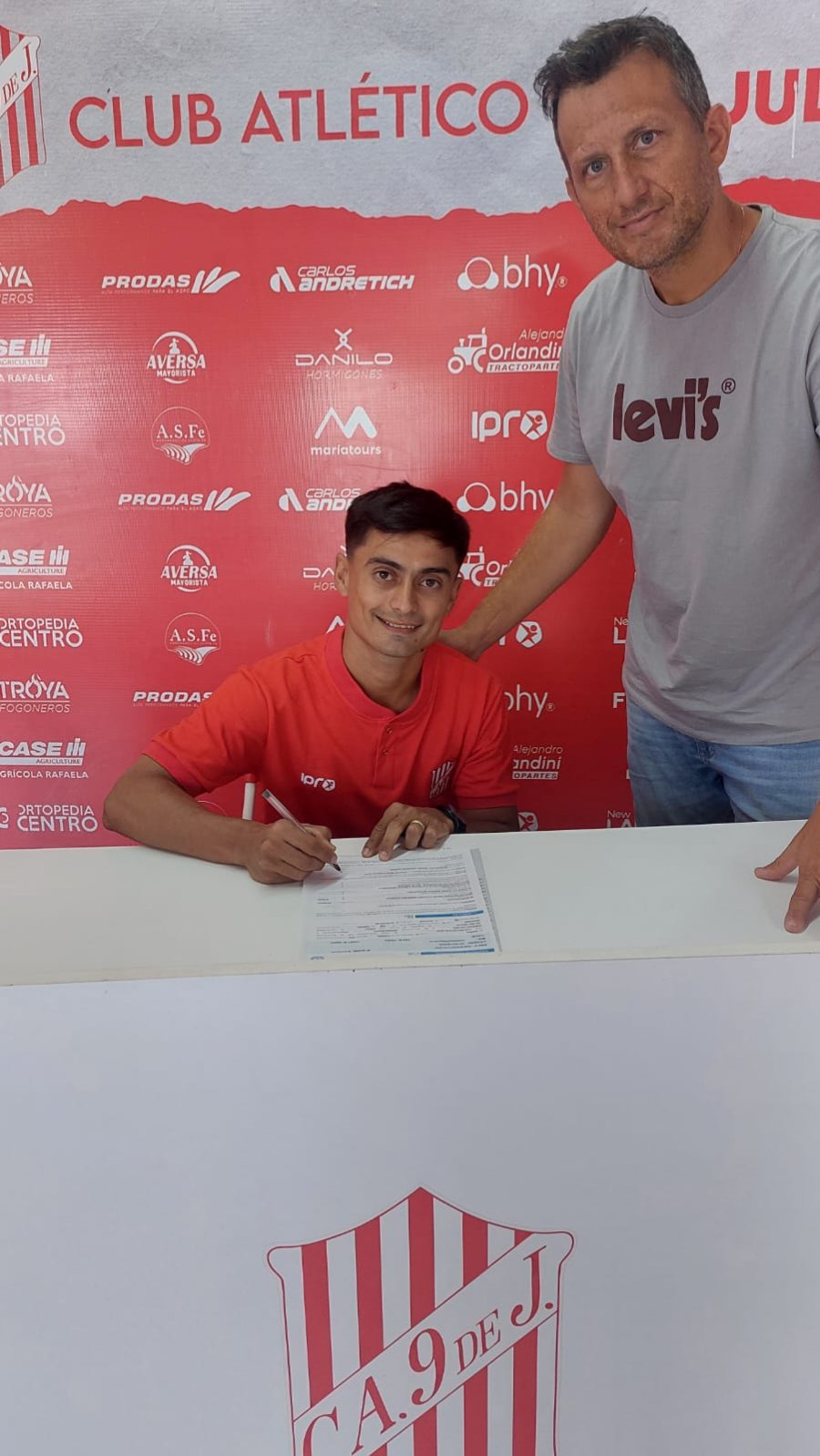 RECIEN LLEGADO. Del Sole firmó el contrato.