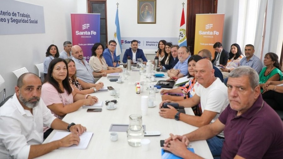 VUELVEN LAS NEGOCIACIONES. Los representantes del gobierno santafesino y gremialistas volver&aacute;n ma&ntilde;ana a verse las caras buscando un acuerdo salarial para el primer semestre del 2025.
