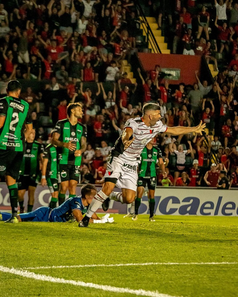 PUMA. Emanuel Gigliotti abrió el marcador.