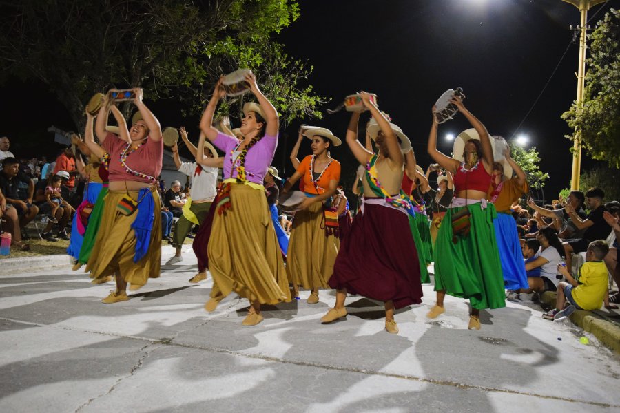 La compañía de danzas Warmi ofreciendo su show.