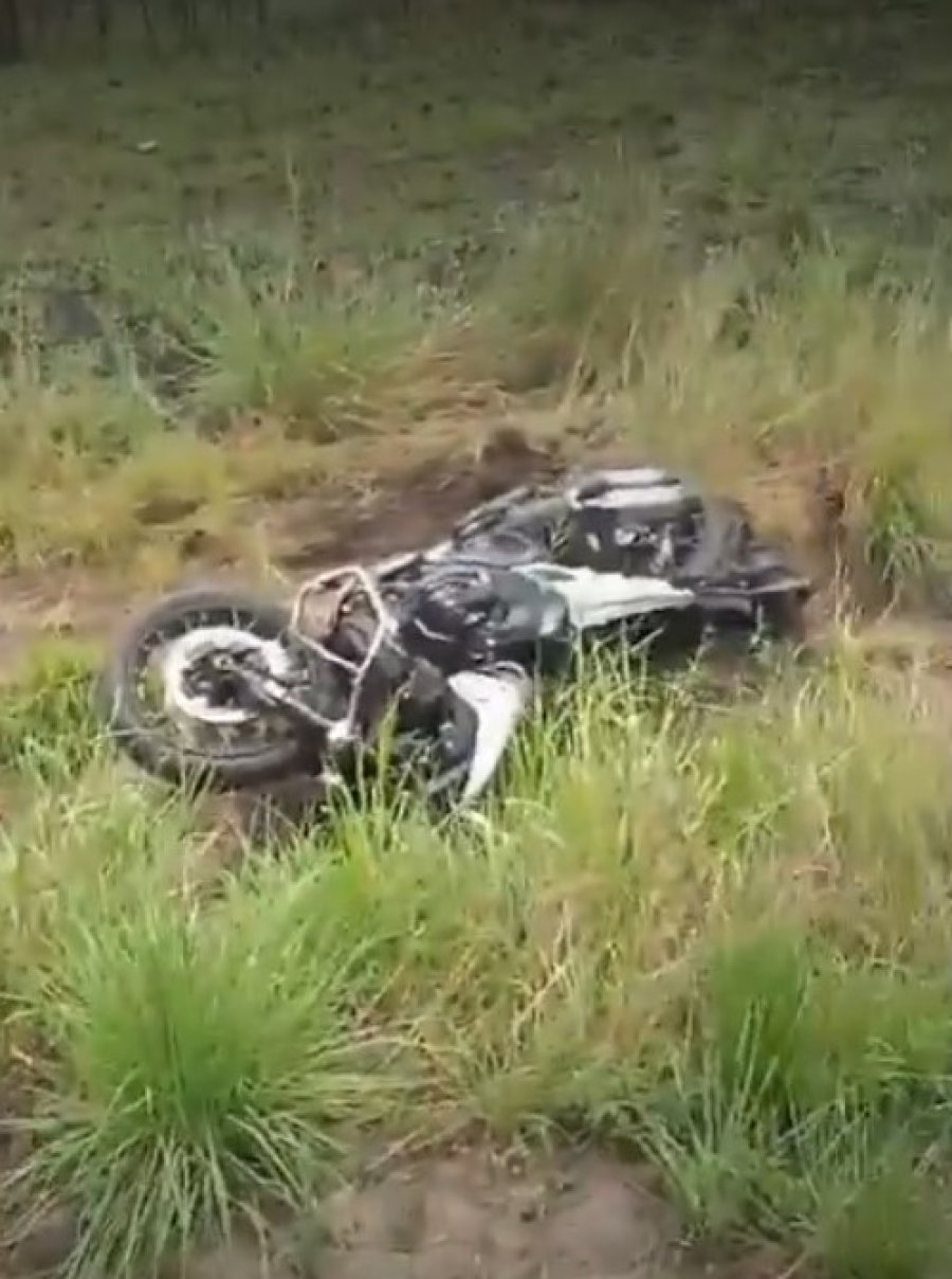 Así quedó la moto BMW 647-R1300, conducida por "Chino" Maidana, tras colisionar con un auto Renault Clío,