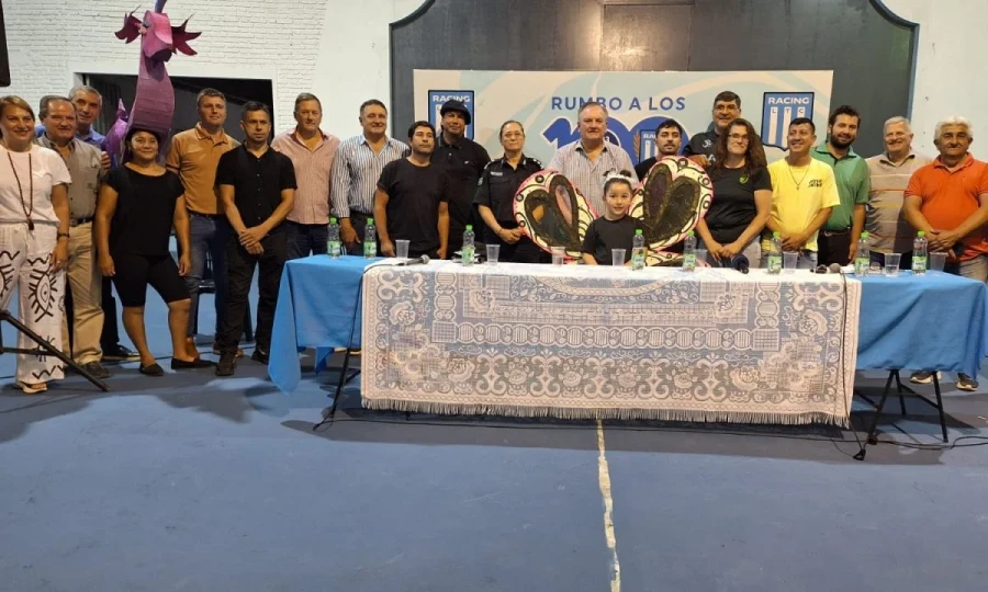 El grupo que ayer participó del lanzamiento de la tradicional realización.