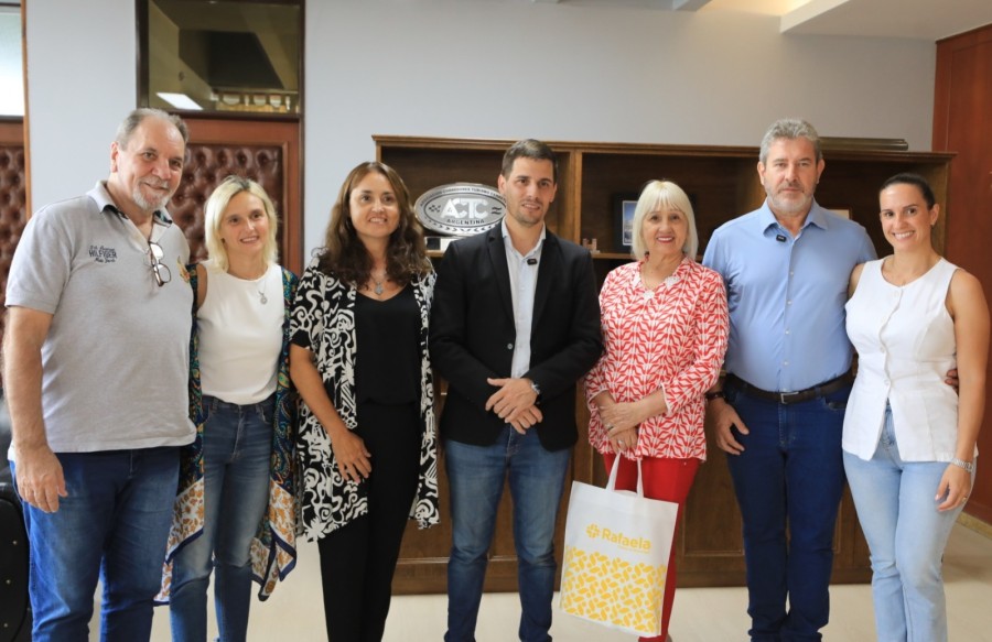 Junto a su delegaci&oacute;n, se enfocaron en la industria c&aacute;rnica y la gesti&oacute;n ambiental.