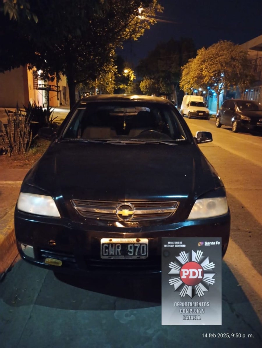 La venta se había acordado sobre este automóvil Chevrolet Astra de color negro.