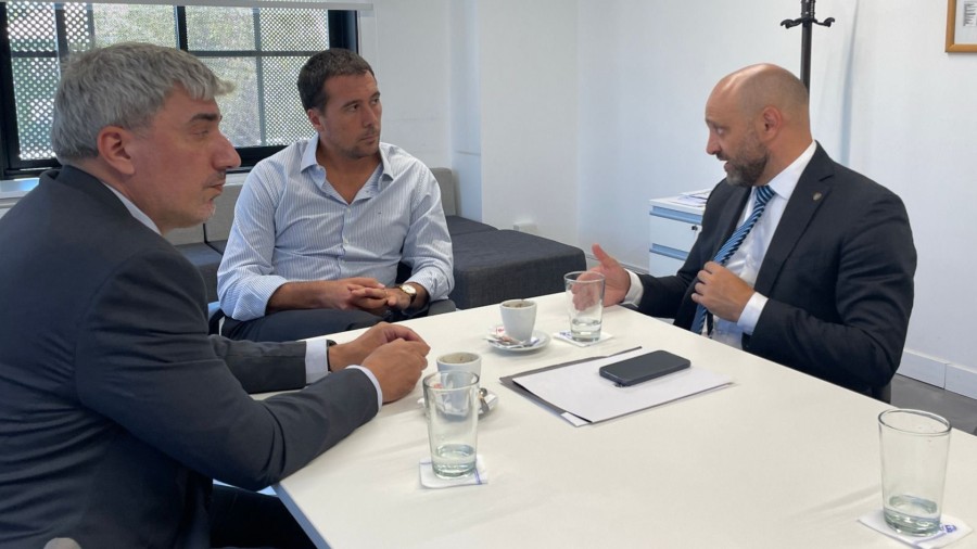 INTERÉS. El ministro Pullaro destacó la importancia de esta vía navegable para la provincia y pidió mayor injerencia.