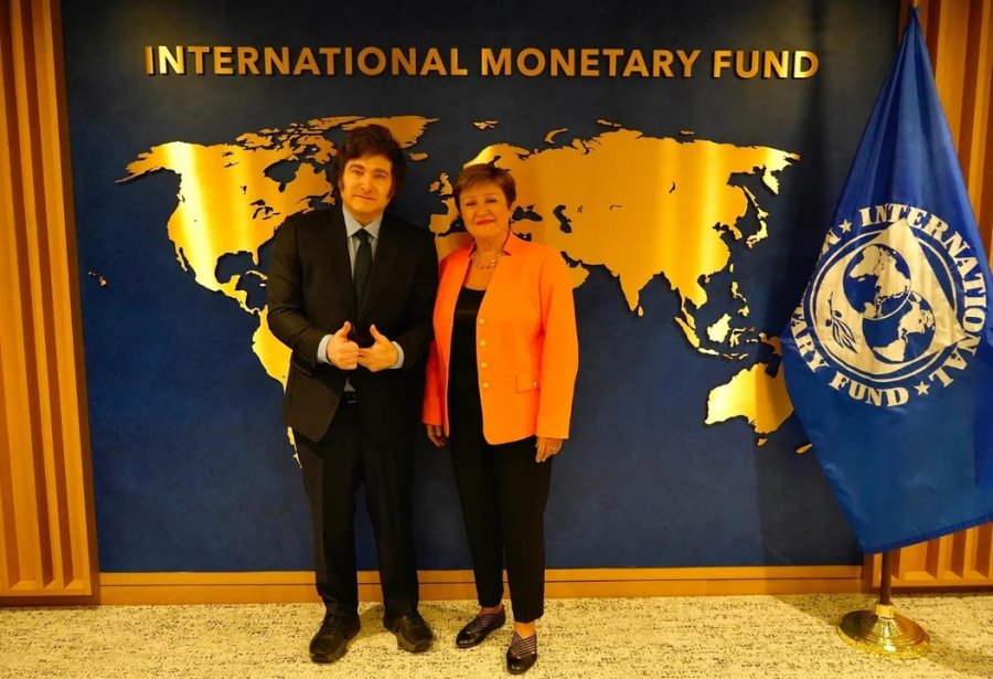 EN SINTONÍA. Milei y Georgieva en la sede del FMI, en Washington.