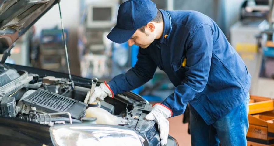 MECÁNICO. Cumple un rol clave para garantizar la logística y el transporte en la sociedad moderna.