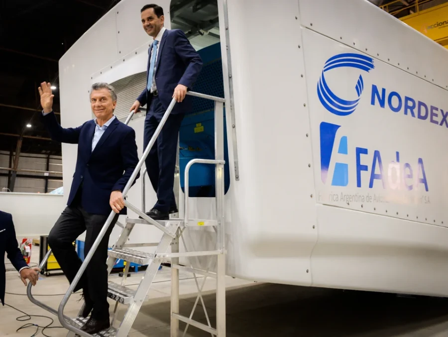 Mauricio Macri encabezó la apertura de una planta de ensamble y montaje de aerogeneradores en la Fábrica Argentina de Aviones.
