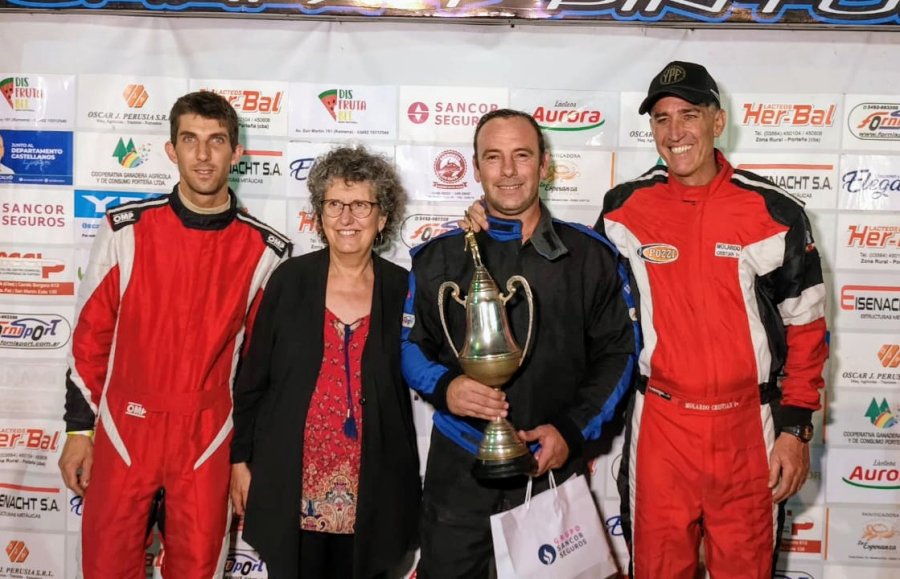 Leonardo Novaresio, Gabriela Bessone, Lucas Torassa y Cristian Molardo en el podio de Vila.