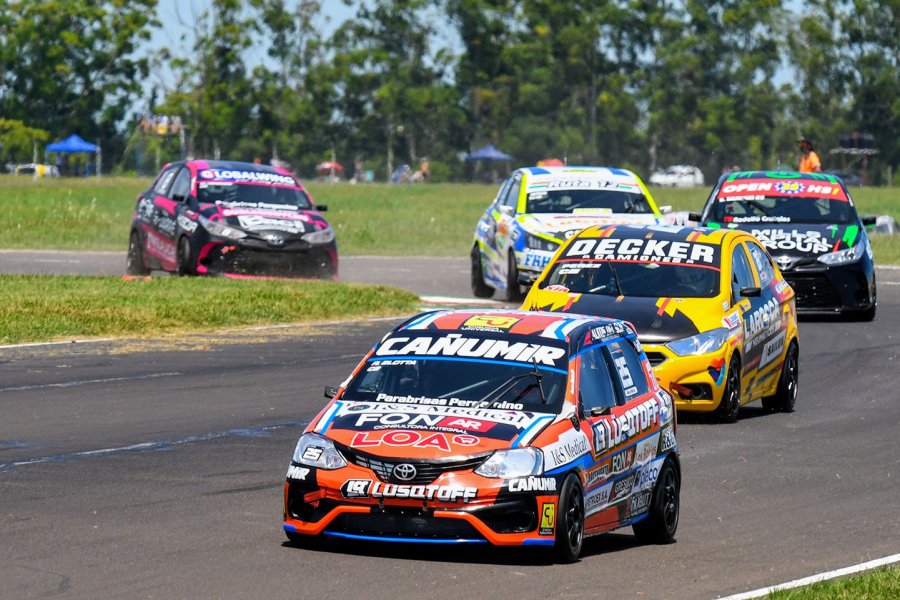 Renzo Blotta gan&oacute; de punta a punta con su Etios en la Clase 2 del TN.
