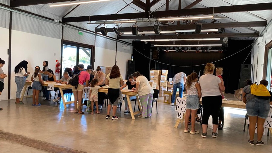 Se realiz&oacute; la entrega de kits escolares.