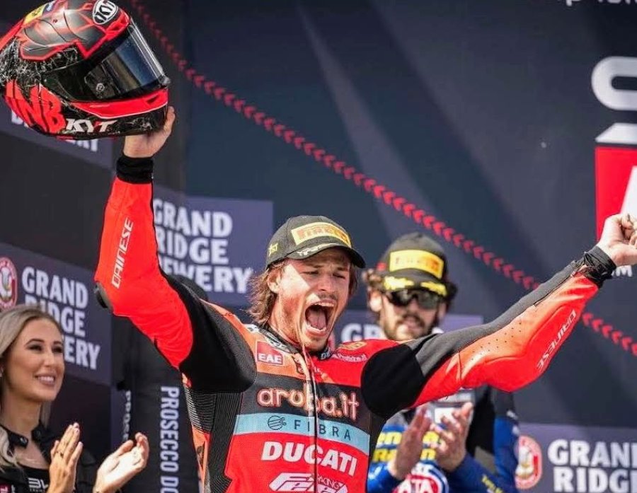 Nicolo Bulega festej&oacute; tres veces en el podio del circuito de Phillip Island.