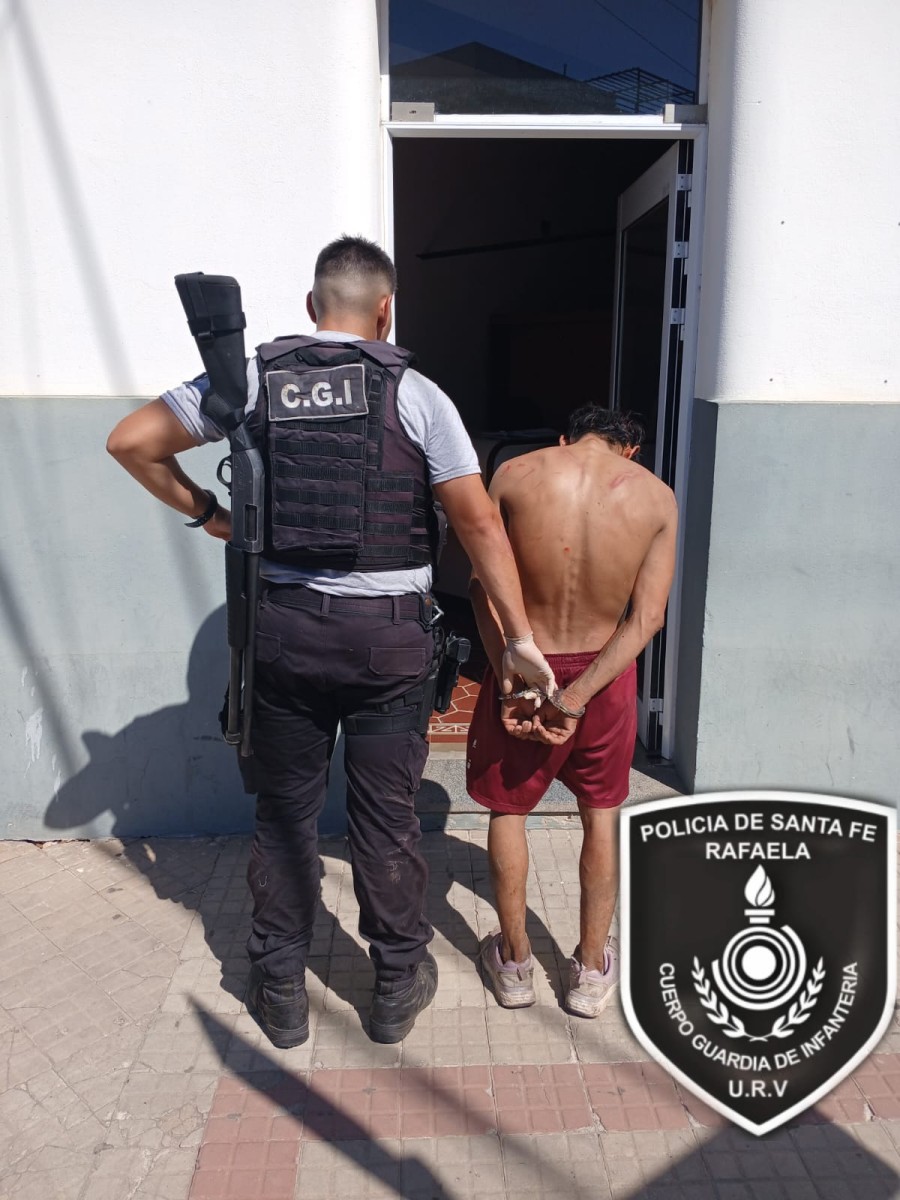 El violento individuo, con pedido de detención, fue trasladado a la sede de la PDI.