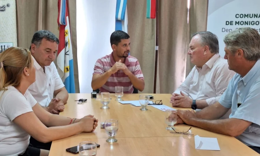 El encuentro celebrado en la Comuna de Monigotes.