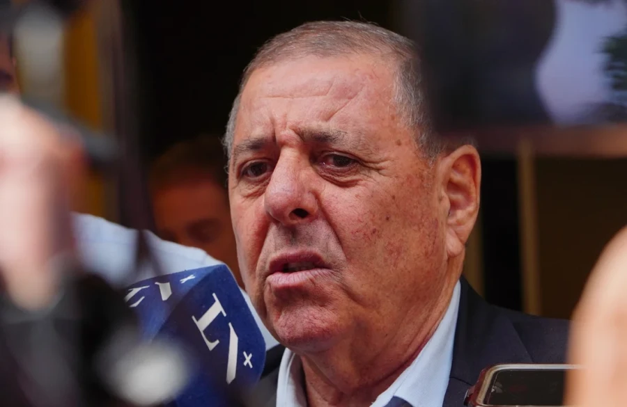 El senador De Angeli.