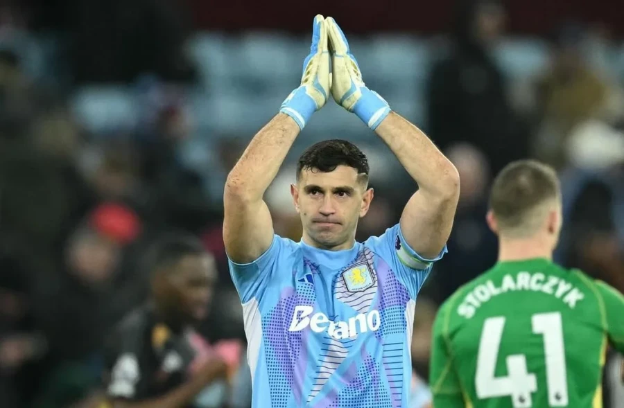 CUIDADO. El arquero salió por precaución.