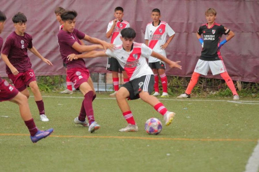 TALENTO RAFAELINO. Lisandro en acción con la camiseta de River.