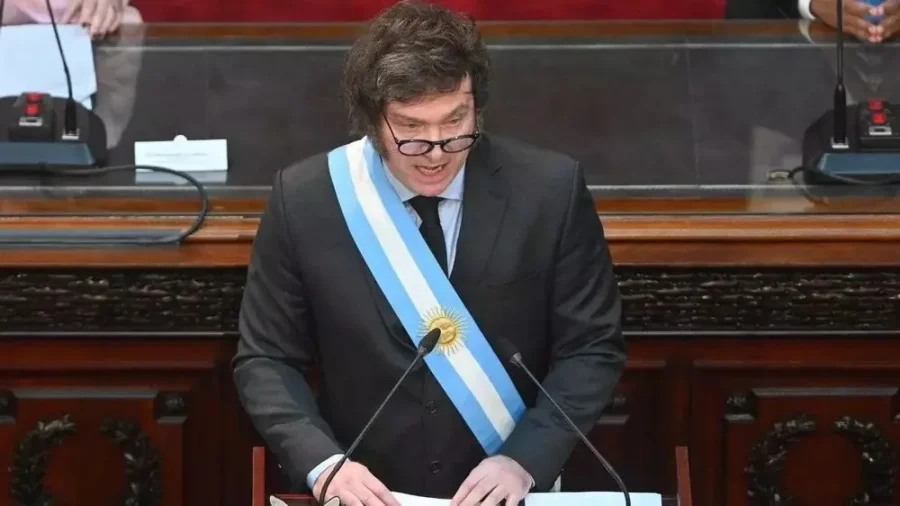 JAVIER MILEI. Afectado por el escándalo de la estafa cripto, irá este sábado al Congreso.