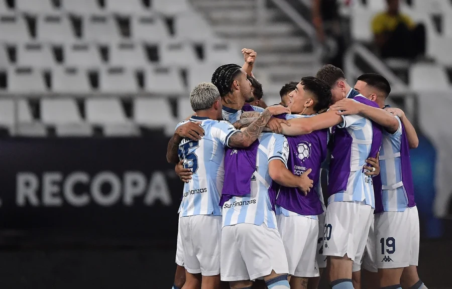 ACADEMIA DE FELICIDAD. Racing no pasó sobresaltos y logró un nuevo título.
