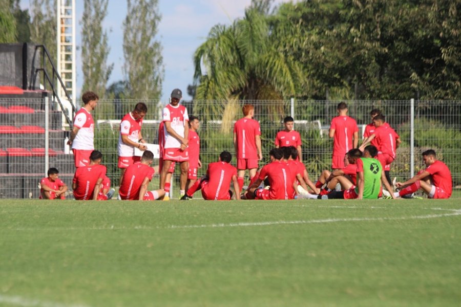 BUSCANDO EL EQUIPO. Barbero quiere encontrar el mejor once para el 16 de marzo.