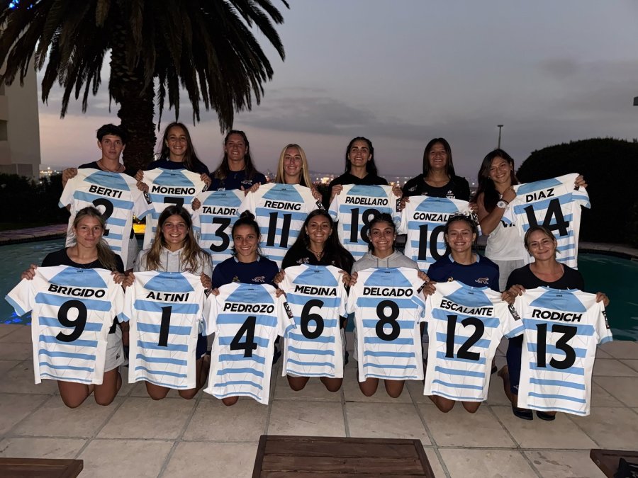 EN CIUDAD DEL CABO. Las chicas argentinas listas para el torneo.