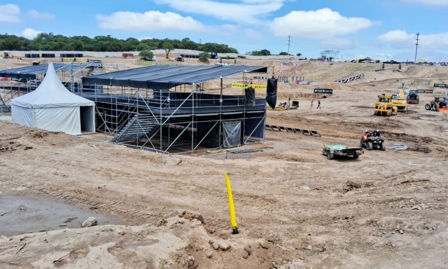 Tribunas cubiertas instaladas en el circuito Infinito Race Track.