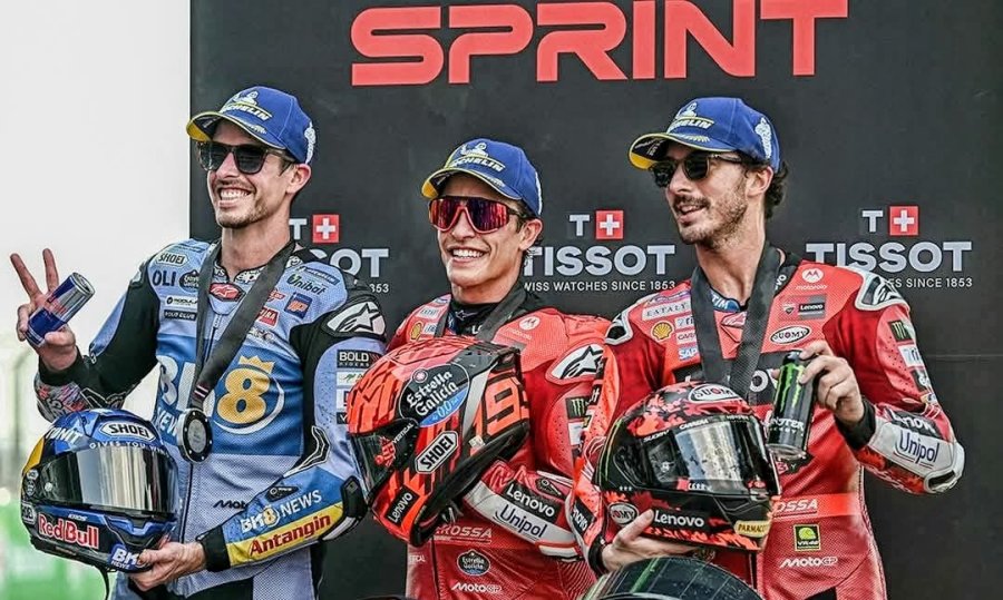 Alex M&aacute;rquez (3&deg;), Marc M&aacute;rquez (1&deg;) y Francesco Bagnaia (3&deg;) en el podio de Tailandia.