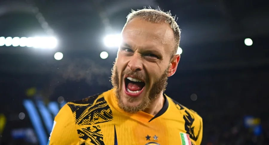 Di Marco celebra el gol del Inter.