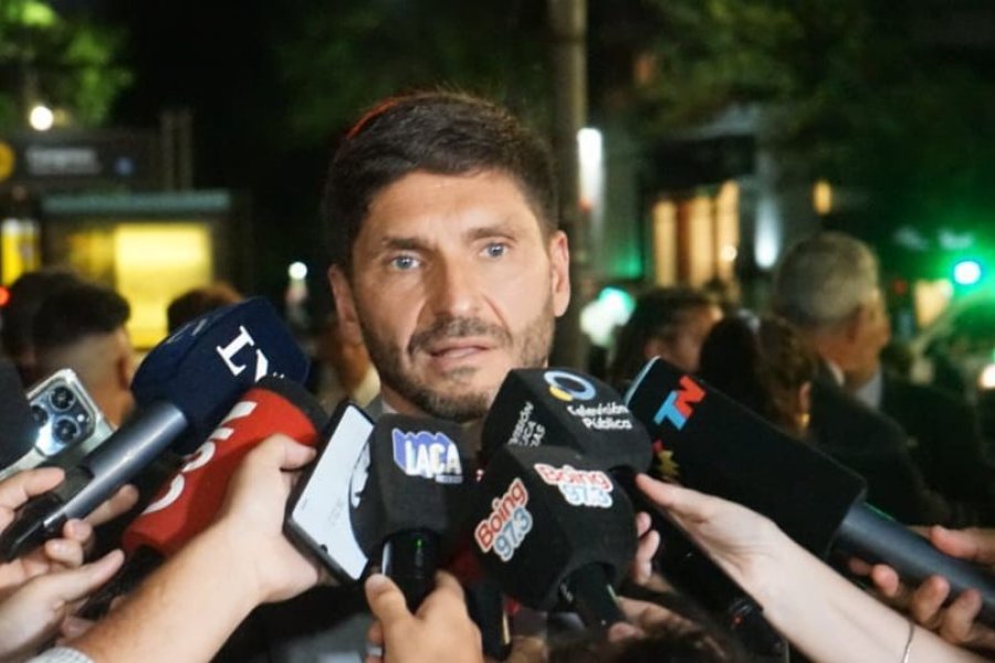 Pullaro al declarar ante la prensa en el ingreso al Congreso nacional.