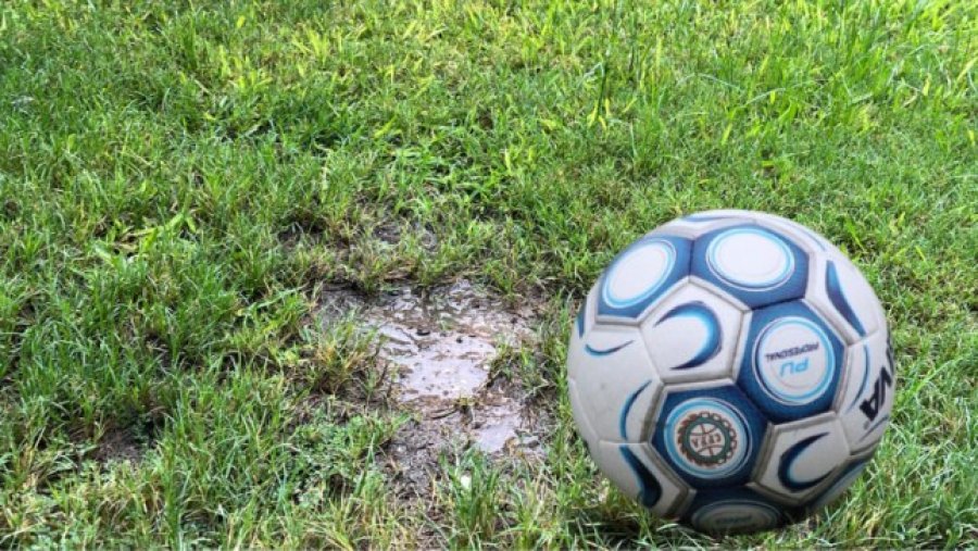 ANTE LA LLUVIA, EL DOMINGO DE FÚTBOL QUEDÓ SUSPENDIDO