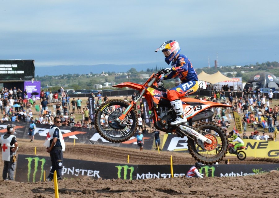El belga Sacha Coenen (KTM) domin&oacute; con autoridad en la Carrera 2 de MX2.