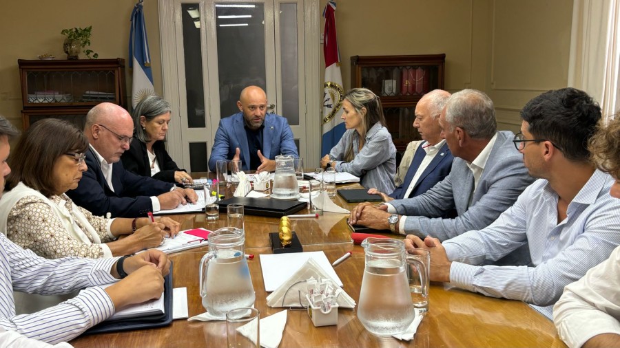 Santa Fe busca incrementar su capacidad portuaria para exportar y va por cambios en la Ley de Cabotaje.