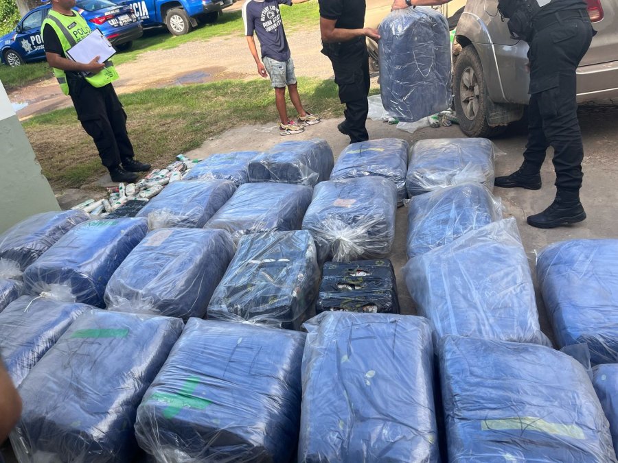 <i>Se procedi&oacute; al secuestro de 756 kg de hojas de coca.</i>