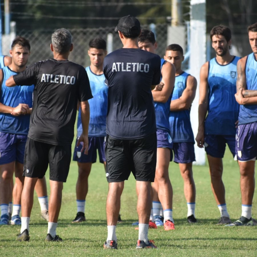 AJUSTES. La Crema entrenó este martes en el predio Tito Bartomioli.